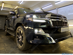 Рестайлинг Toyota Land Cruiser 200 из 2008-2015 в Lounge 2021 года