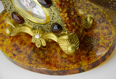 Часы "Слон " на подставке