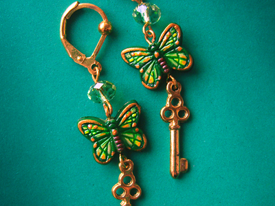 "Посланницы чудес", серьги с бабочками и ключиками (благотворительность)