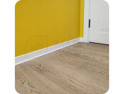 Плинтус ХДФ Dollken S60 Flex Life TOP 60мм Х 2,575 м - 1005 Белоснежный в интерьере 3