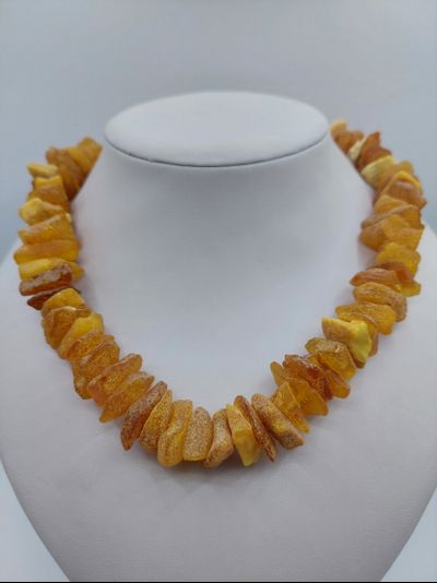 Лечебные бусы из крупного белого янтаря 10749