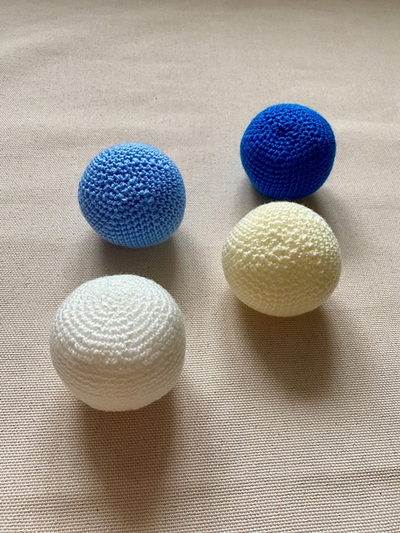 «Мнушки» — мягкие мячики для зимних игр и развития детей