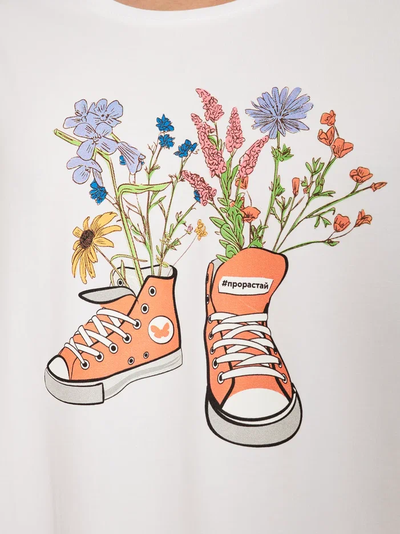 МУЖСКАЯ ФУТБОЛКА БЕЛЫЙ "ЦВЕТОЧНЫЕ КЕДЫ"