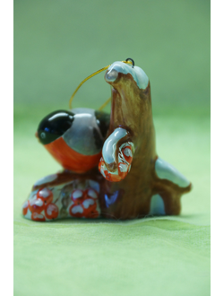 Снегирь на ветке - птицы России