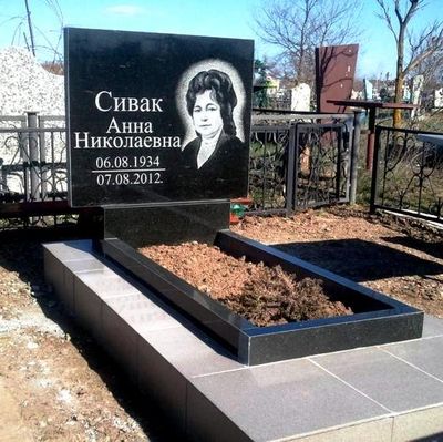 Стандартный горизонтальный памятник из гранита