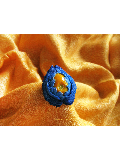 Яркая брошь с пёрышками "Волшебный персик"