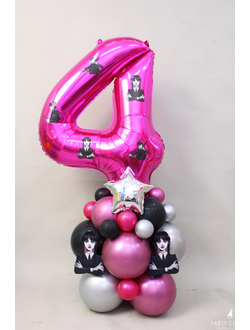 Стойка с цифрой фуксия в тематике Вэнсдэй