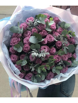 51 РОЗА С ЭВКАЛИПТОМ