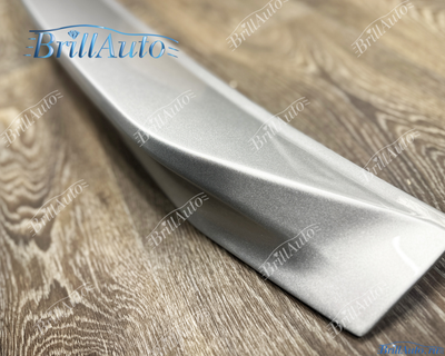 Спойлер Toyota Land Cruiser 200 07-15 серебристый 1F7