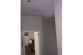 Слив воды с натяжного потолка