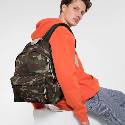 Парень с рюкзаком Eastpak Padded Pak'r On Top White