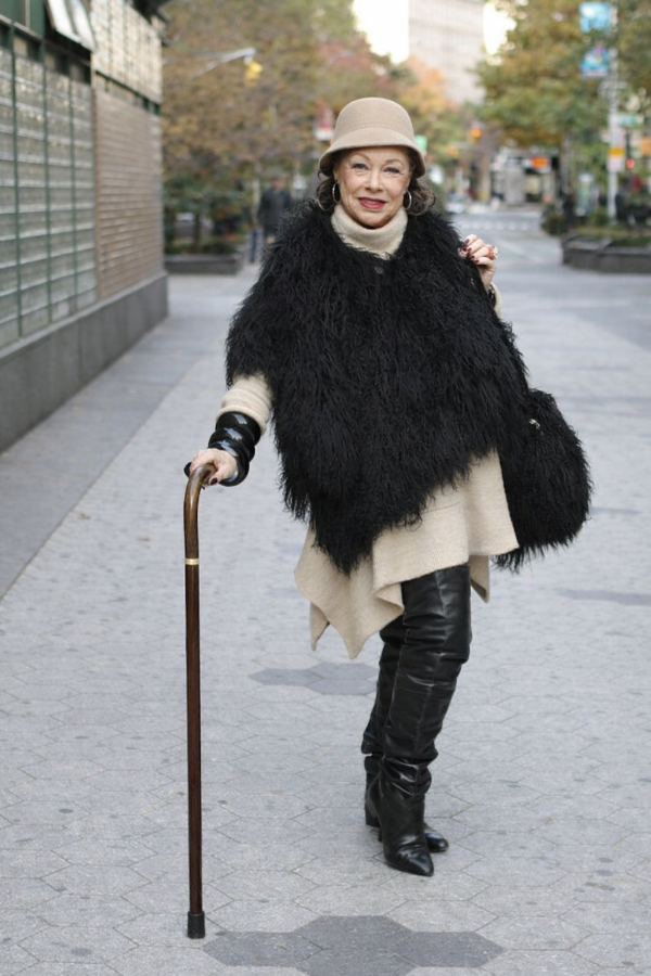 Женщина с тростью это красиво!