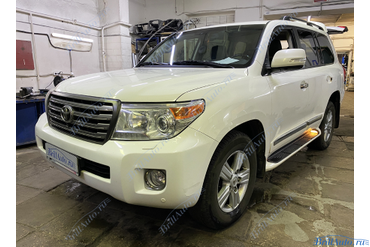 Рестайлинг Land Cruiser 200 из 2011 в 2021 год (классика, темные фары)
