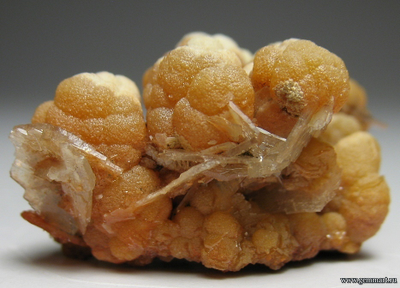 Миметит с кальцитом. Мексика. 25*19*16мм