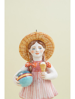 Девочка с мороженым