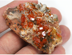 Ванадинит, кристаллы на породе, Марокко (55*37*25 мм, 46 г) №35886