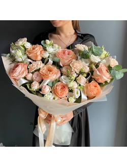 БУКЕТ ИЗ ПЕРСИКОВЫХ ПИОНОВИДНЫХ РОЗ, ЭУСТОМЫ, КУСТОВЫХ РОЗ И ГВОЗДИК - ( АРТ. С139)