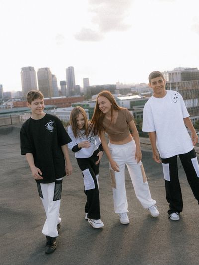 Брюки с накладными карманами из мешковины