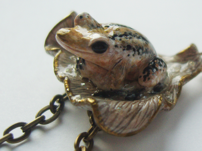 "Поймавшая звезду". Бохо-подвеска с лягушкой, барочным жемчугом и гематитовой звёздочкой