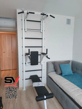 Шведская стенка пол потолок с турником, брусьями, детскими навесными и канатным лазом враспор (белая)