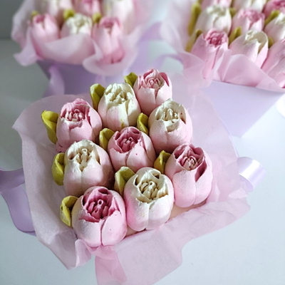 Кашпо с зефирными тюльпанами