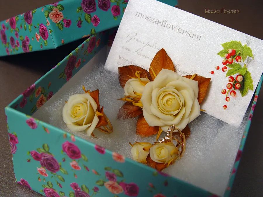 Комплект "Жемчужные розы"