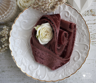 Бархатная лента MAHOGANY VELVET 2,5 СМ * 138 СМ