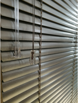 Жалюзи горизонтальные HOLIS, цвет БРАШ серебро