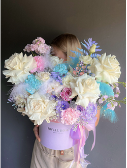 Цветочная композиция в коробке с хлопком "LOVE LUKS"