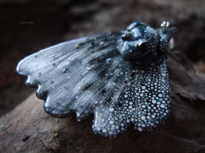 Серьги-крылышки с лягушками "Порхающие в туманном лесу"