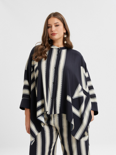 Эффектная легкая летняя блуза с геометрическим принтом