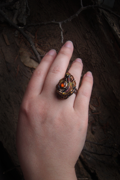 "Легенда Янтарного Подземелья", кольцо с курочкой и натуральным янтарём