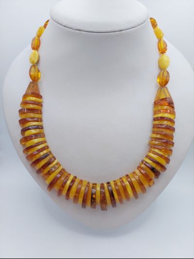 Колье камнерезное из янтаря 00038