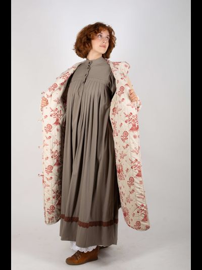 Стеганое пальто "Родное тепло" с капюшоном бежевое