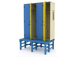 Шкаф четырехсекционный на скамье-подставке