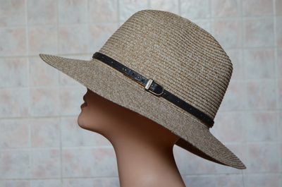 bezhevaya-shlyapa-zhenskaya-letnyaya-italiya-kupit
