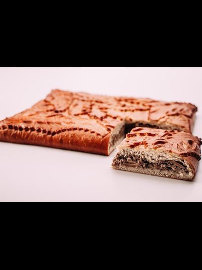 Пирог со свининой, грибами и картофелем