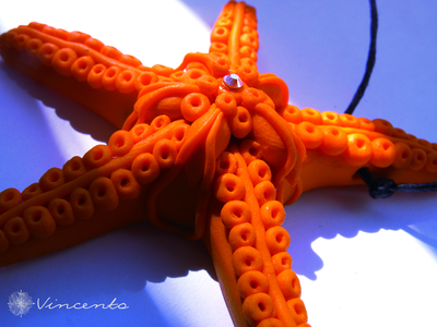 Кулон с яркой морской звездой "Asteroidea"