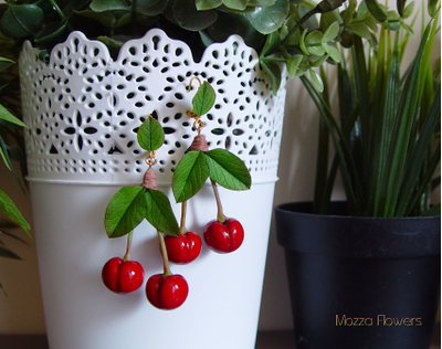 Серьги с вишней из полимерной глины.