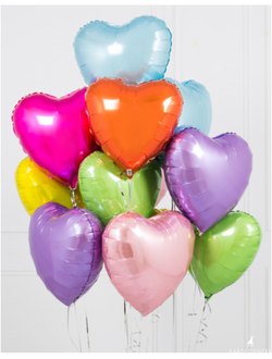 Одна дюжина пастельных радужных сердечек