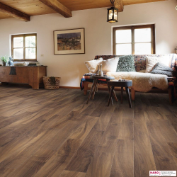 Декор ламината Haro Tritty 100 Loft 4V Итальянский Орех 535372 в интерьере комнаты