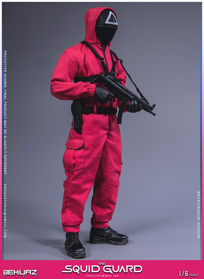 Охранник ("Игра в кальмара", Squid Game) - КОЛЛЕКЦИОННАЯ ФИГУРКА 1/6 THE GAME GUARD (EKS07) - EKUAZ STUDIO