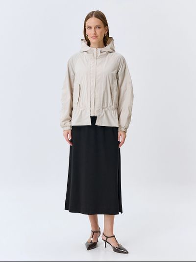 Легкая ветровка с капюшоном