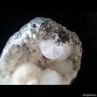 Друза окенит,  Пренит в застывшей базальтовой лаве. 103*85*76мм (модификация 1)