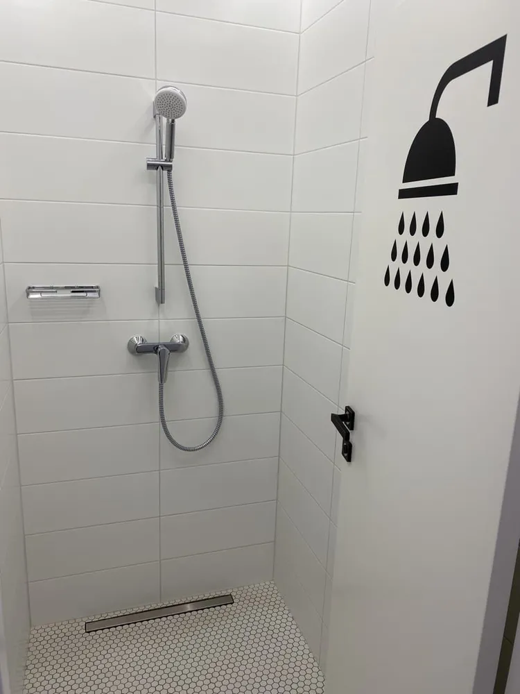 Душевые в раздевалках