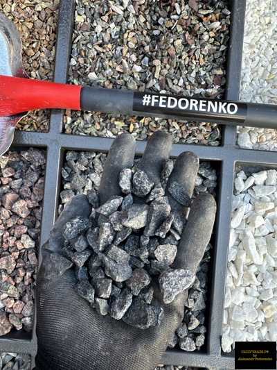 серая гранитная крошка