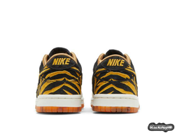NIKE SB DUNK LOW GOD OF WEALTH (40-45)