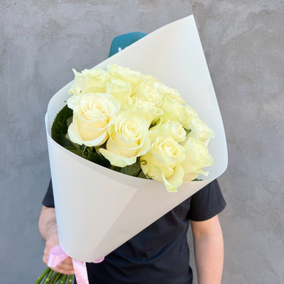 Букет белых роз Эквадор премиум 15 шт