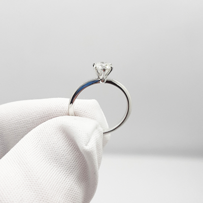 Помолвочное кольцо в стиле Тиффани