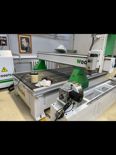 Фрезерно-гравировальный станок с ЧПУ WoodTec HR 1325TC